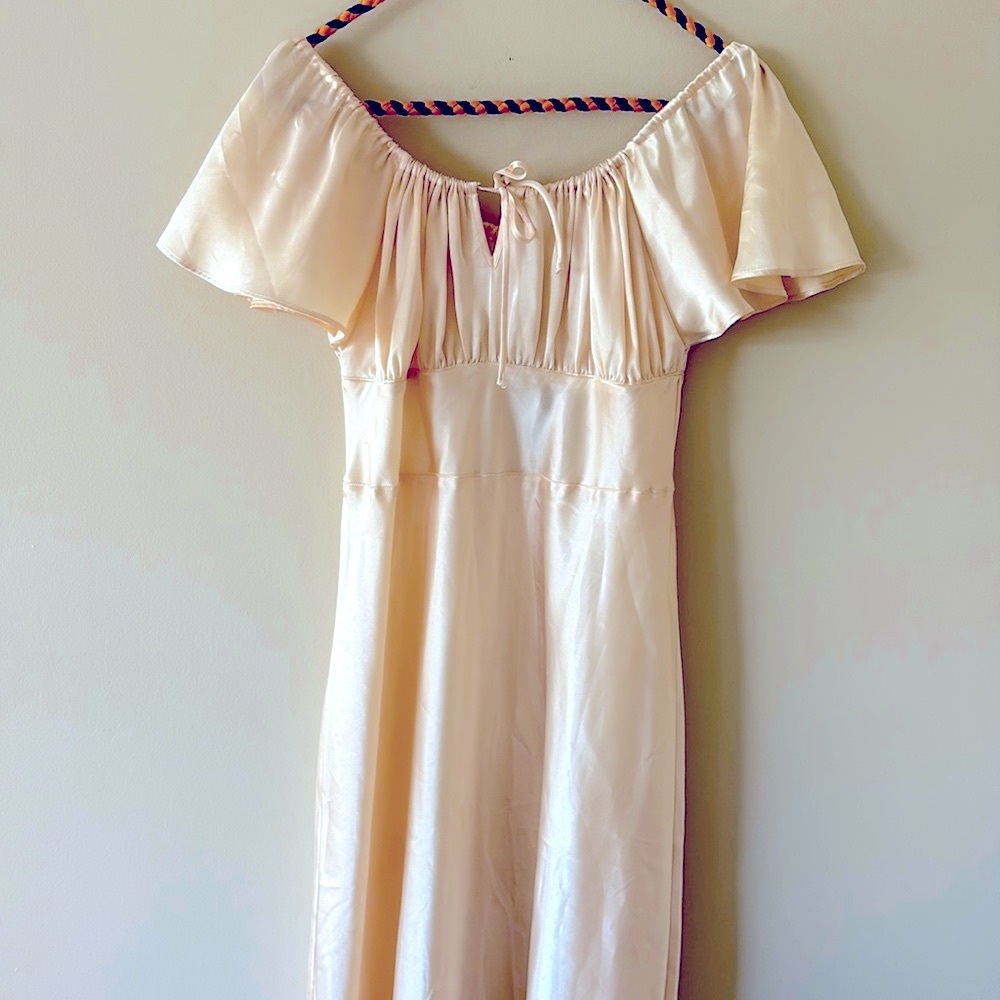 Jones New York Cream Off-Shoulder Maxi Dress